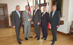 Gruppenbild mit Delegation aus Rotterdam