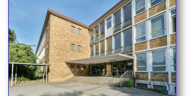 Eingang zur Schulpsychologischen Beratungsstelle. Der Zugang liegt im hinteren Teil der GGS Wrangelstraße.